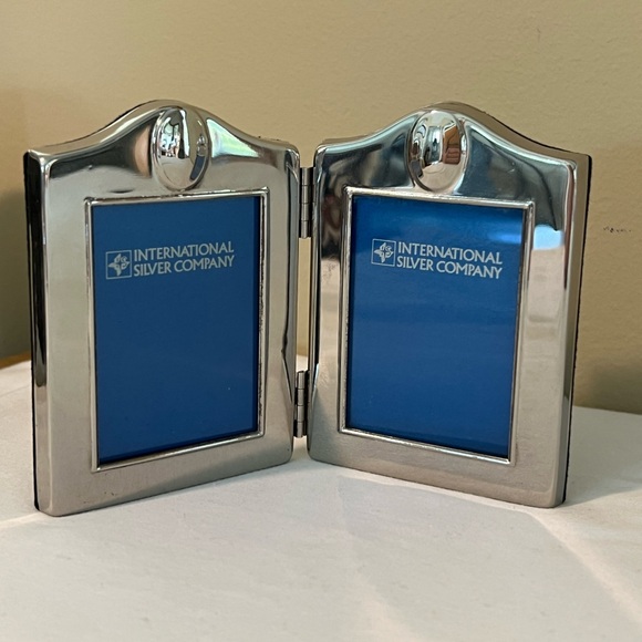 Bi-fold Photo Frames - Picture 2 of 8